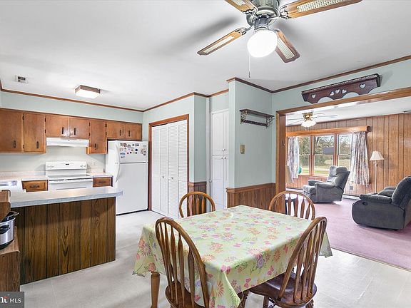 5th image of 22149 Phillips Hill Rd