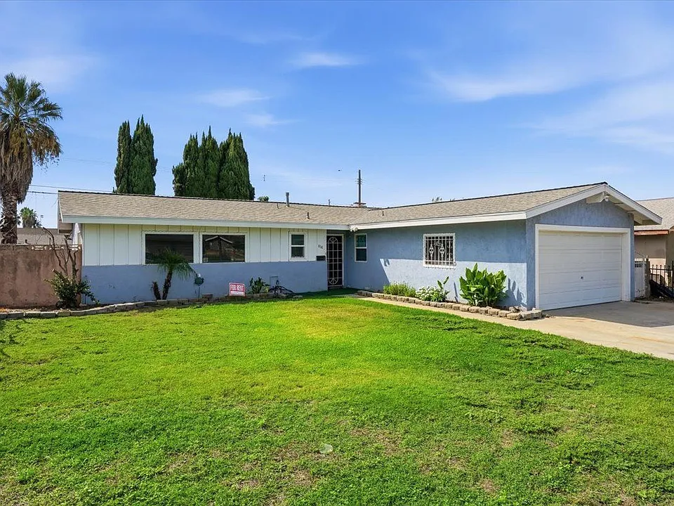 858 Ashfield Ave