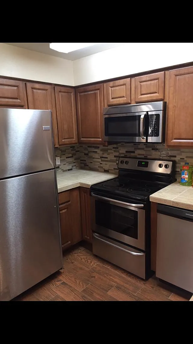 Building Photo - 1810 E Blacklidge Dr #409