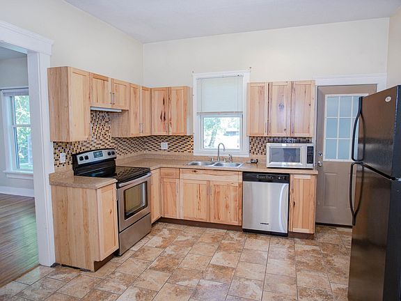 3rd image of 4424 Franklin Blvd APT 1