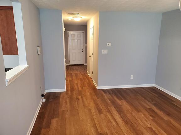 4th image of 384 Lobdale Falls Dr