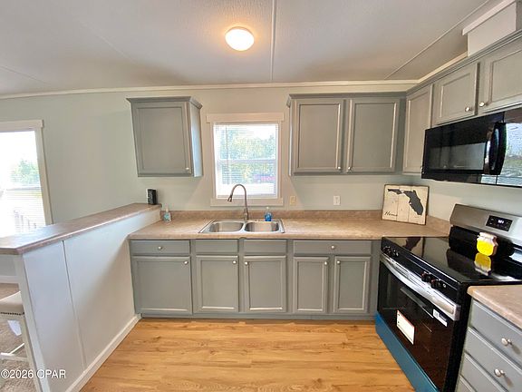 5th image of 352 Michael St