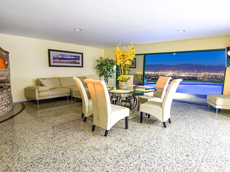 13318 Mulholland Dr — Photo 16
