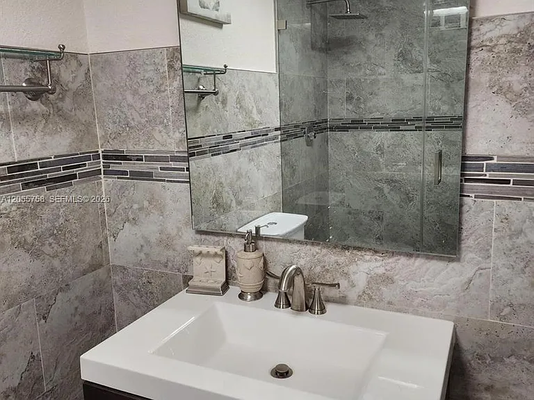 11130 N Lakeview Dr #1 — Photo 16