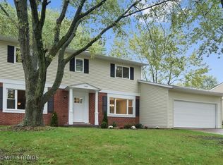 1999 Lancaster Ln, Wheaton, IL 60189