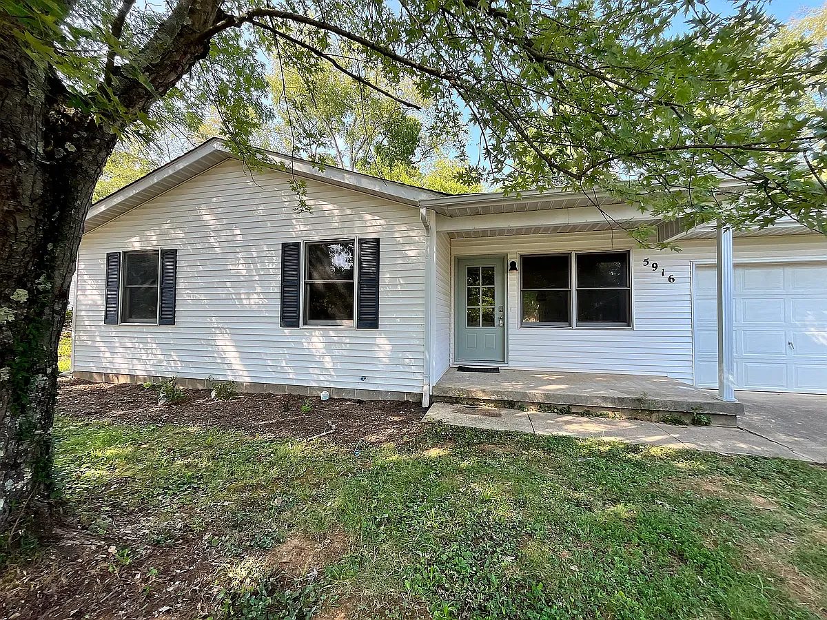3 bed, 1008 sqft, $1,795 — Photo 1