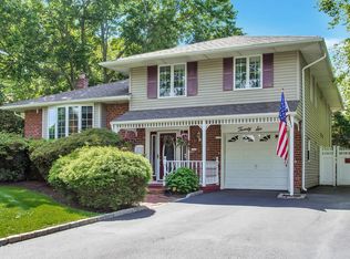 26 Baylor Dr, Smithtown, NY 11787
