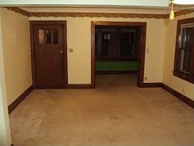 4th image of 3015 Queen Ave N
