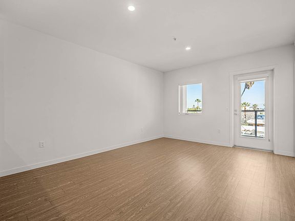 5th image of 11405 Chandler Blvd Unit 712