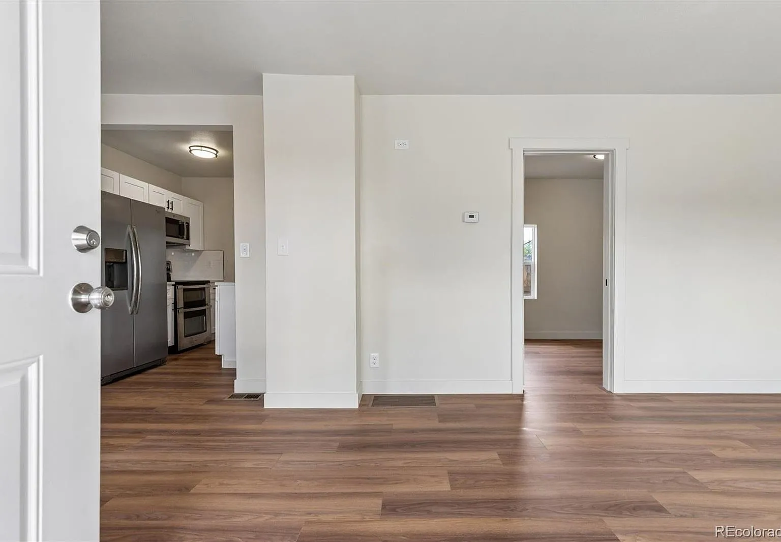 3 bed, 2.0 bath, 1081 sqft, $2,850 — Photo 4