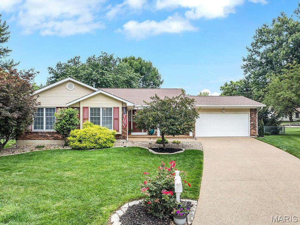 1st image of 10 Lake Port Ct