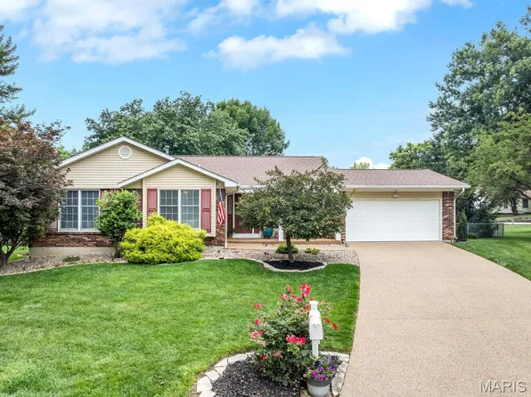 10 Lake Port Ct, Saint Peters, MO 63376