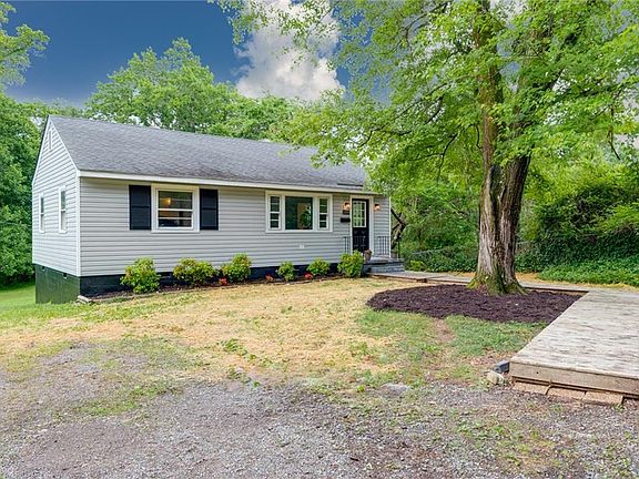 2nd image of 2000 Oakwood Ln