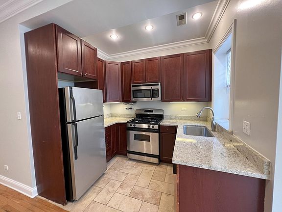 3rd image of 1424 W Lunt Ave #6-J
