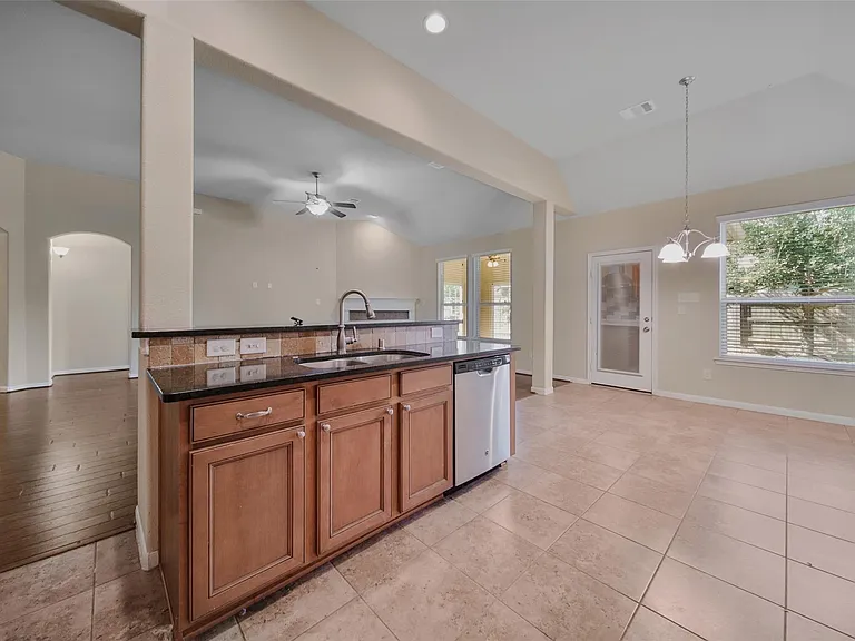 25208 Forest Ledge Dr — Photo 15