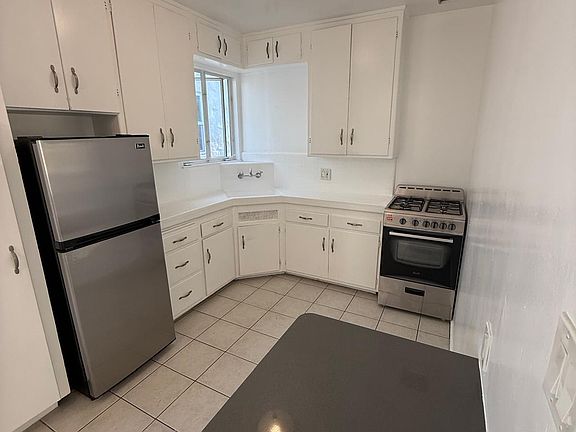 2nd image of 656 S Cochran Ave