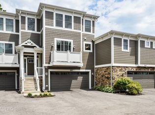 842 Chestnut St, Deerfield, IL 60015