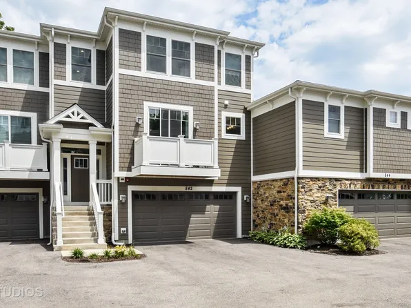 842 Chestnut St, Deerfield, IL 60015