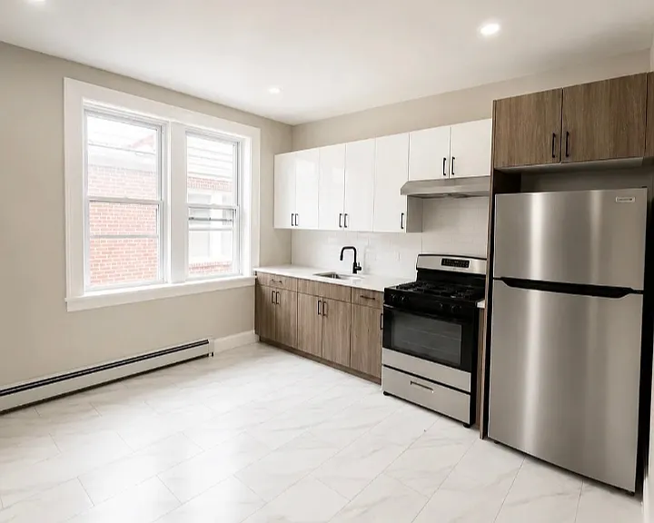 380 N 11th St #5L — Photo 4