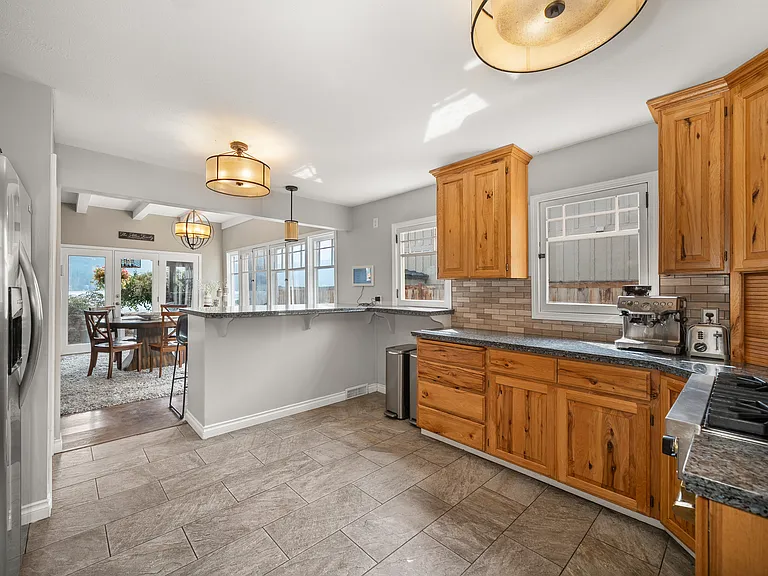 1207 S Liberty Dr — Photo 36