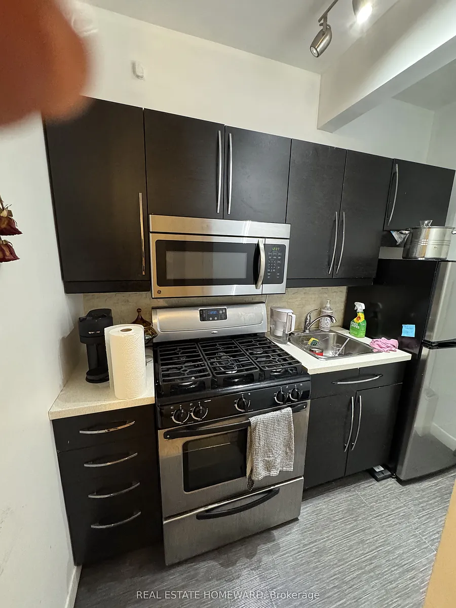 Building Photo - 426 Markham St #A3