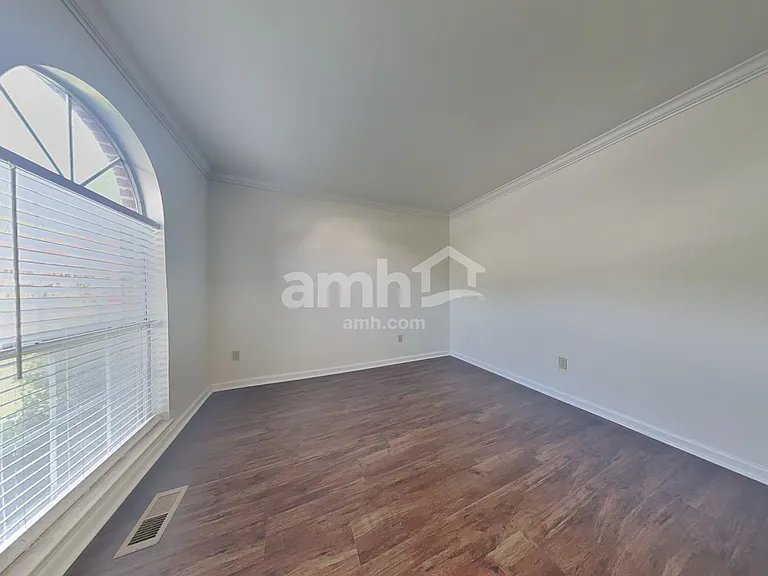 10225 Highgate Cir — Photo 7