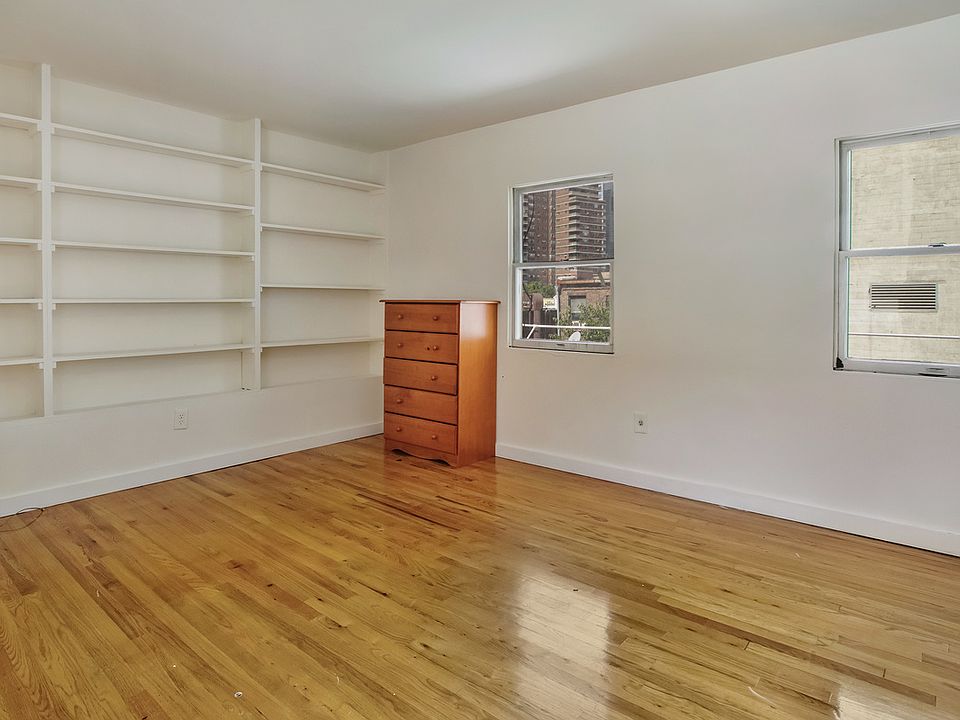 1st image of 275 W 22nd St #2B2