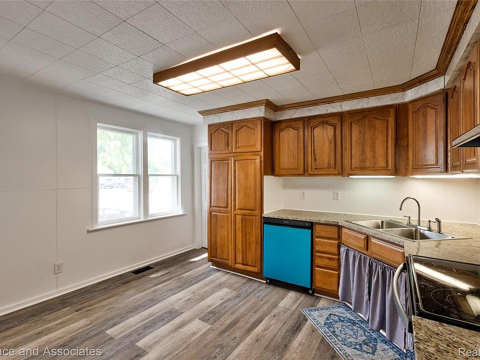 1429 Division St, photo 11