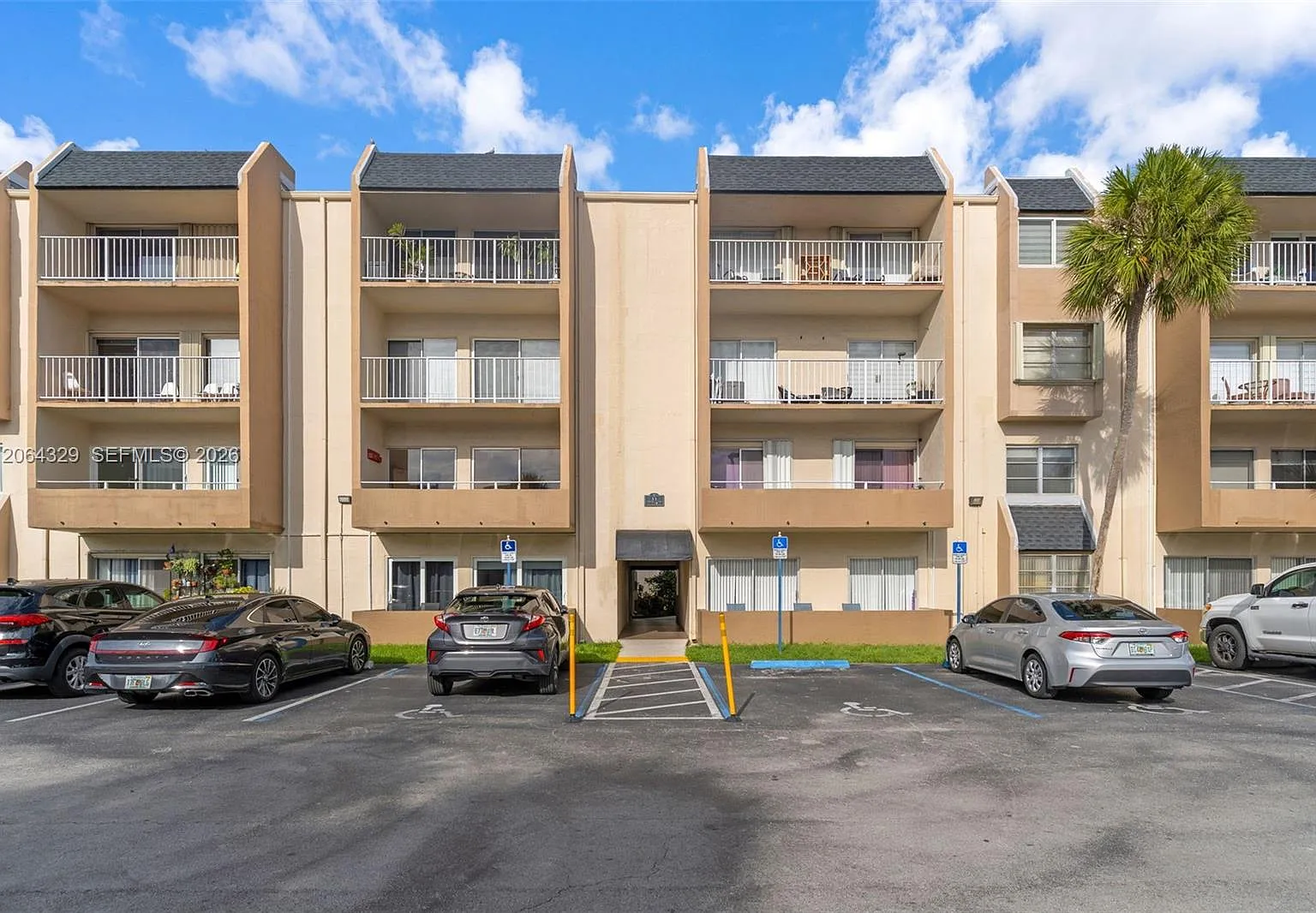 Kings Creek So Condo — Photo 1