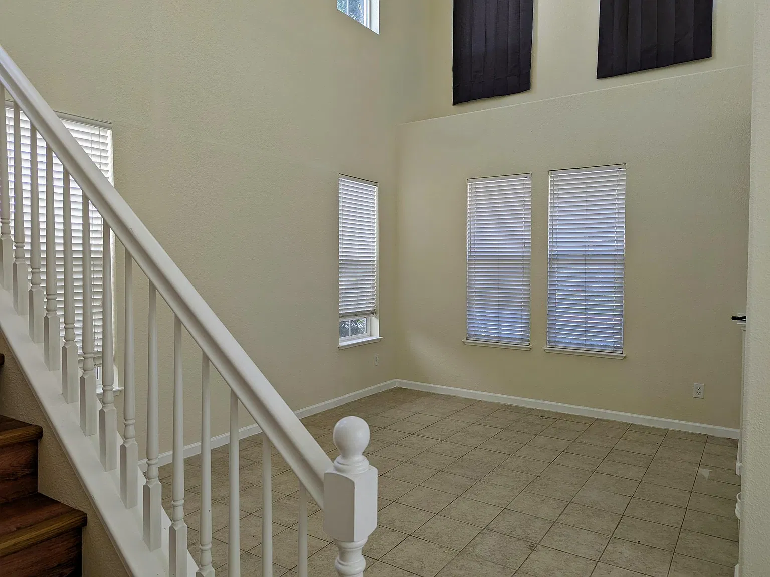 Paradise Ln, Brentwood — Photo 4