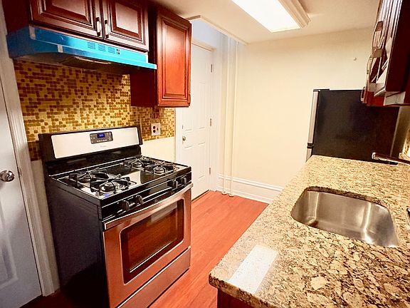 4th image of 3015 W Girard Ave Floor 1