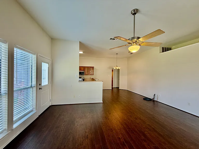 1302 Old Knoll Dr — Photo 5