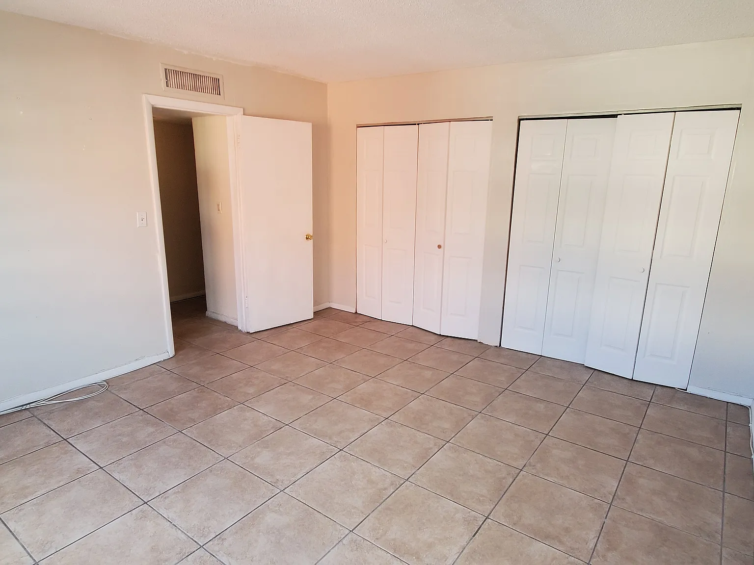 1 bed, 900 sqft, $1,650 — Photo 2
