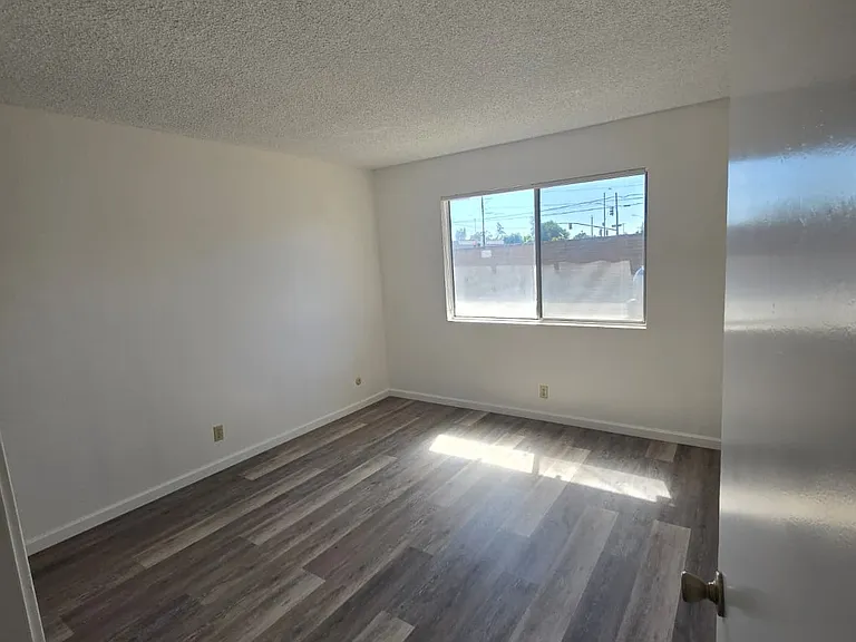 3840 N Fruit Ave #28 — Photo 9