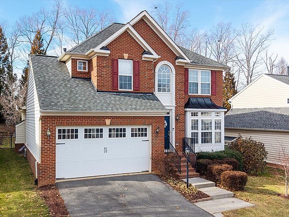 2nd image of 39 Lakeview Ct