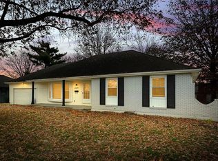 609 NE Balboa Ave, Lees Summit, MO 64063