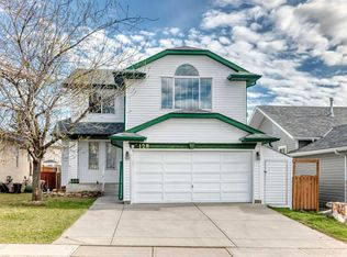 128 SW Harvest Park Rd NE, Calgary, AB T3K4H9