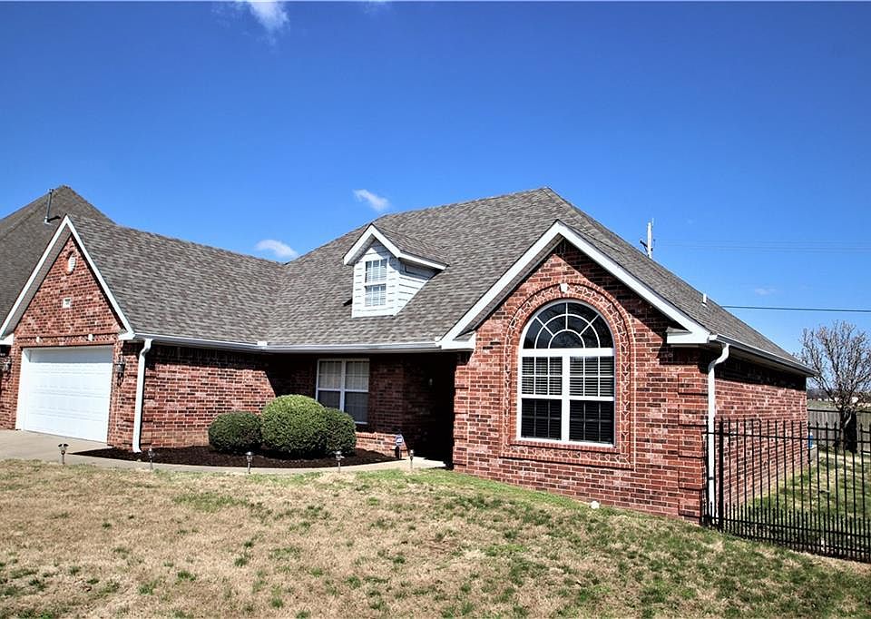 1st image of 4802 SW Golden Eagle Ave