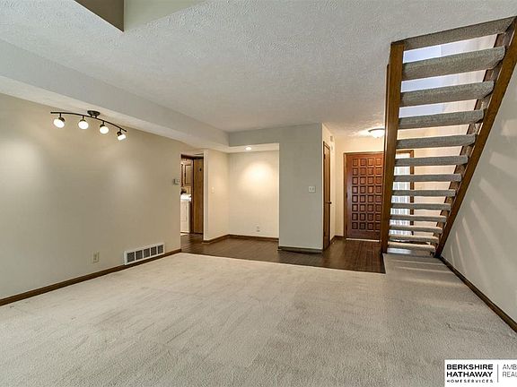 3rd image of 5921 S Oakridge Dr