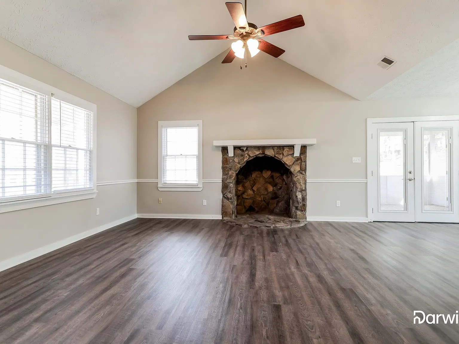 4 bed, 2.0 bath, 2864 sqft, $2,125 — Photo 3