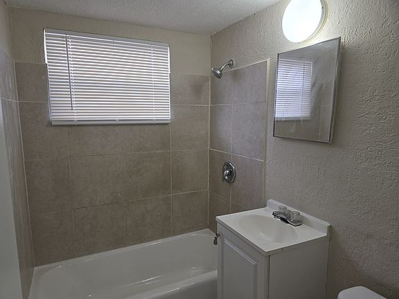 5th image of 970 NW 9th Ave #10