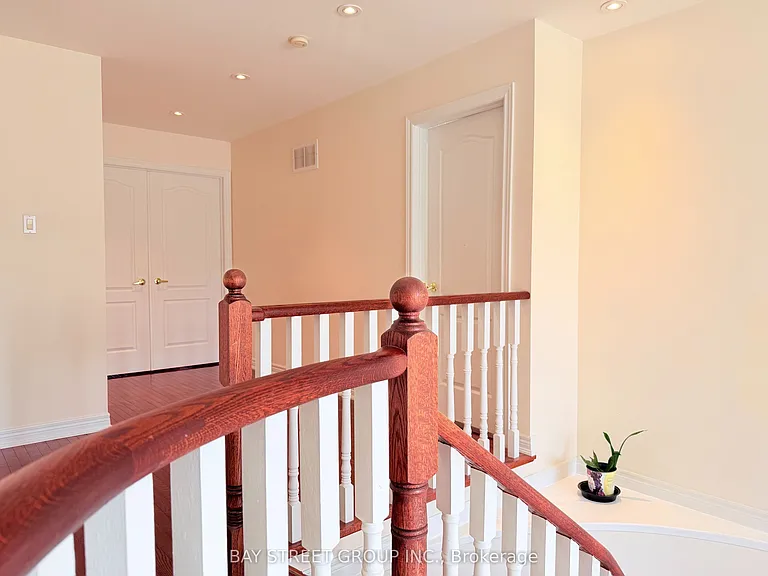 9 Saint Clare Blvd — Photo 31