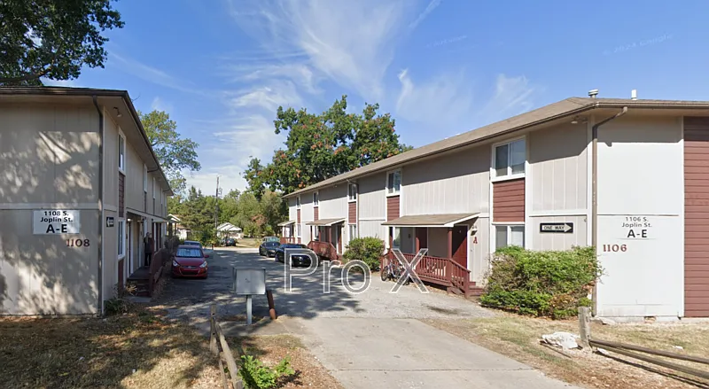 2 bed, 1.5 bath, $775 — Photo 1