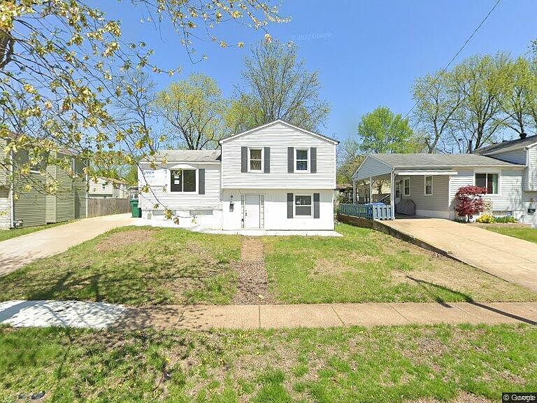 1st image of 2405 Oakwood Manor Dr