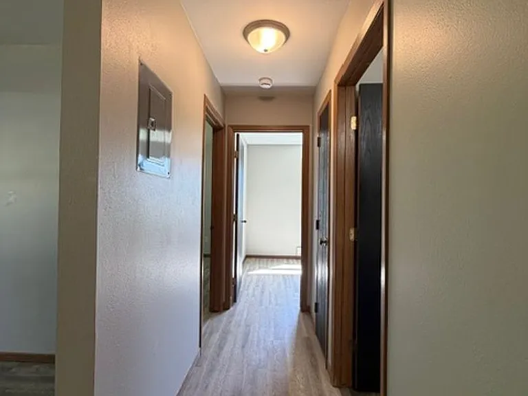1103 Glades Dr — Photo 5
