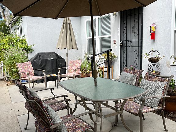 2nd image of 2037 Stewart St #1/2