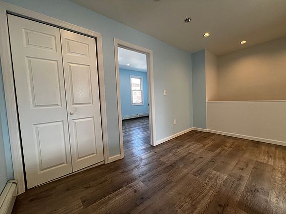 3rd image of 208 18th St #2