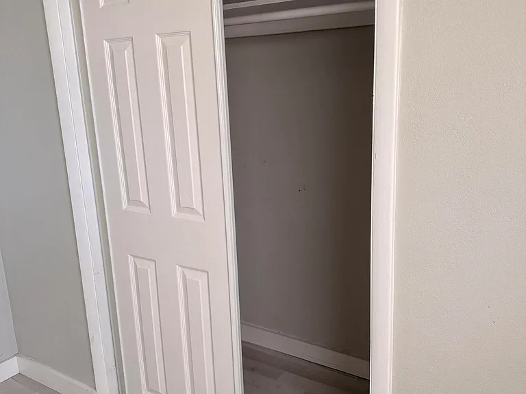 1400 NE 57th St #302 — Photo 9