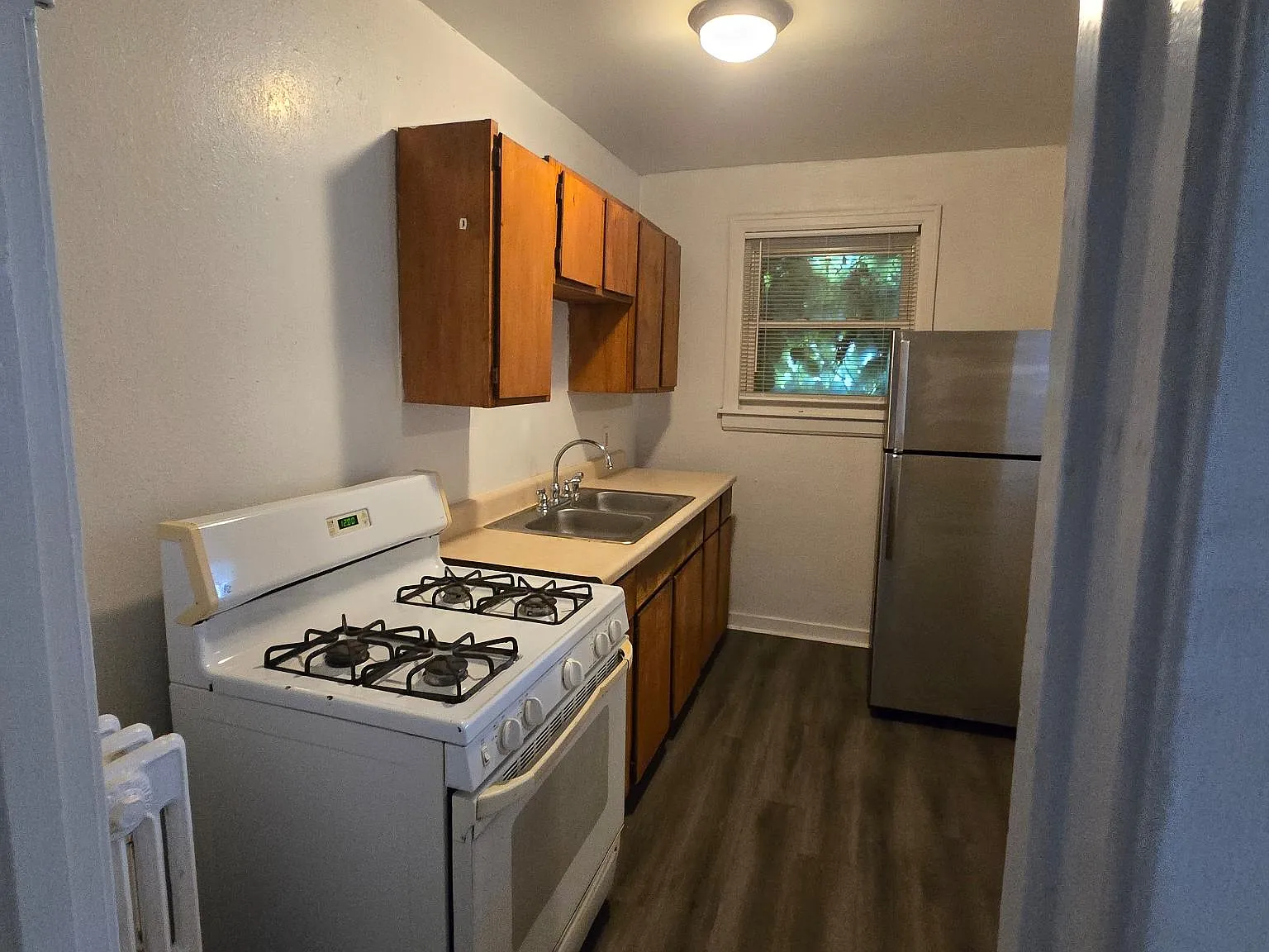 2 bed, 700 sqft, $850 — Photo 2