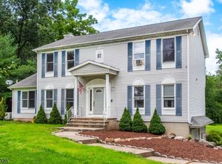 26 Countryside Rd, Columbia, NJ 07832
